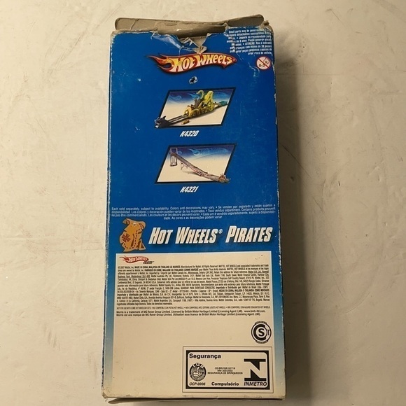 ASSORTED Hot-Wheels® 5-Car Gift Pack - Pirates Theme New in Package - Picture 4 of 5